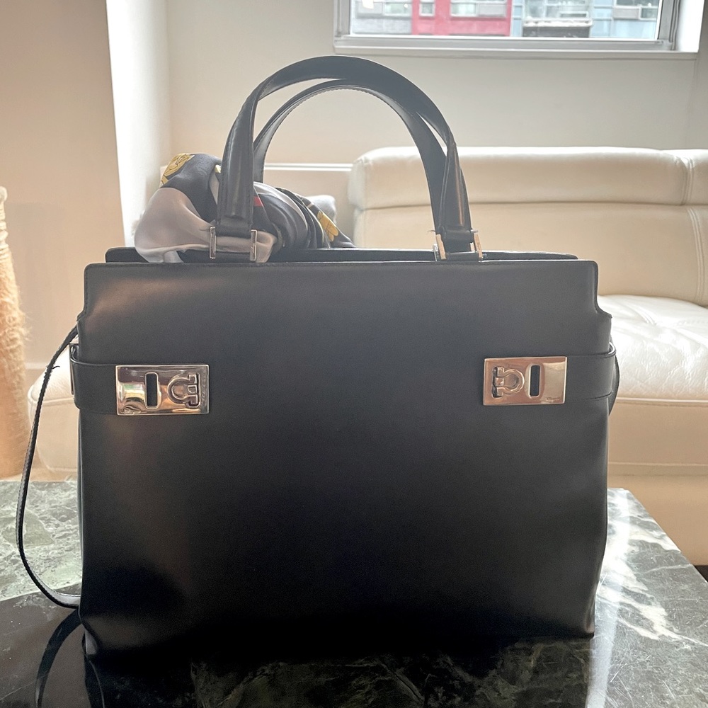 Womens Chic SALVATORE FERRAGAMO Black Leather GANCINI / Gancino 2-WAY Bag Italy